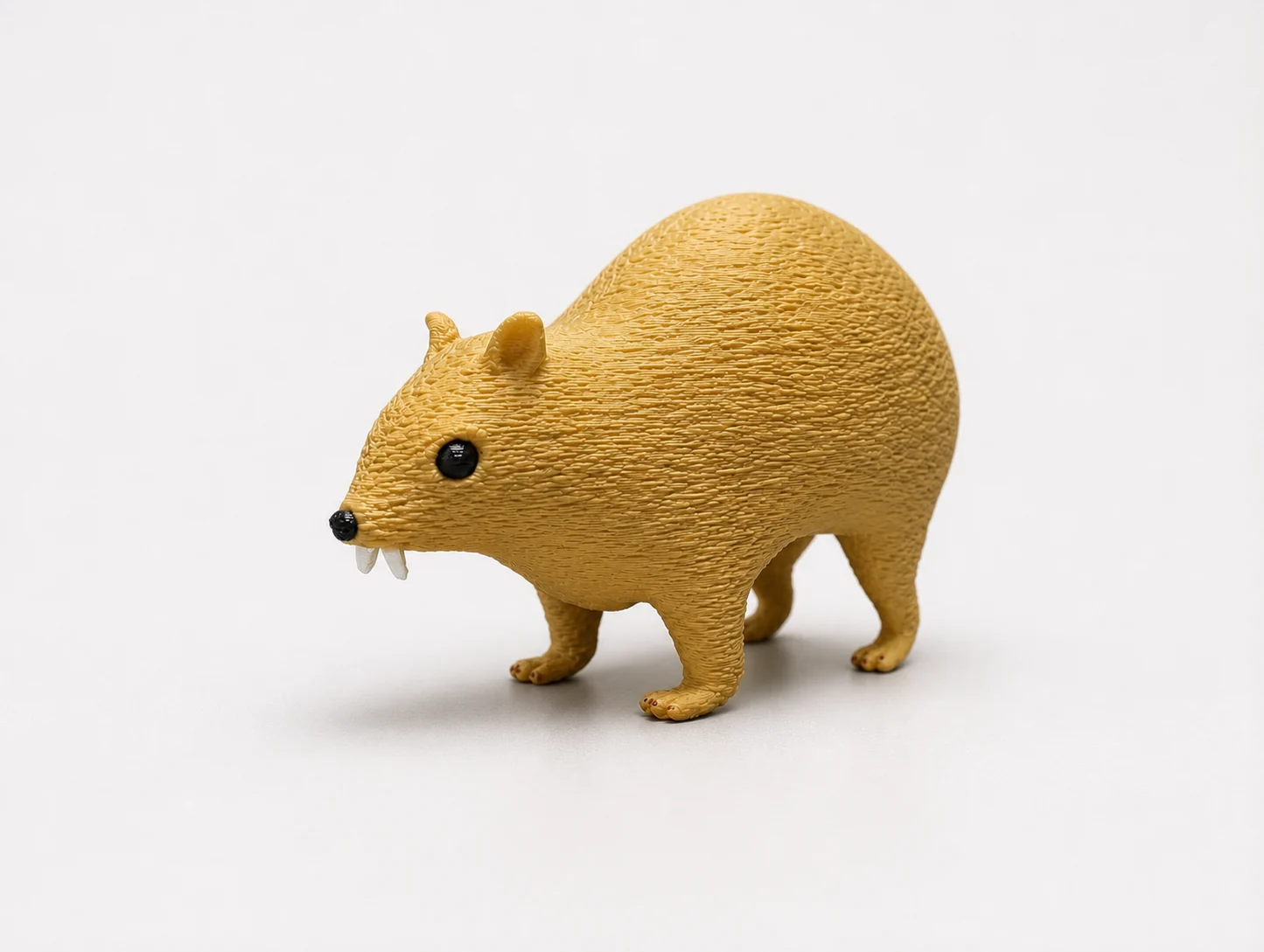 Figurine de hyrax brun imprimée en 3D, avec texture de pelage et détails peints