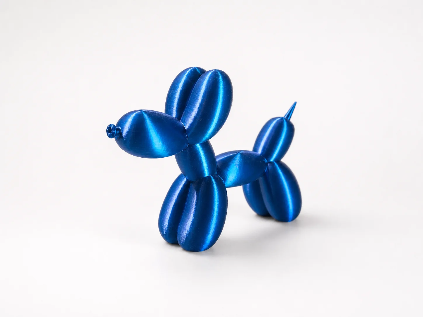 Balloon dog bleu brillant imprimé en 3D en PLA soie, reflets satinés